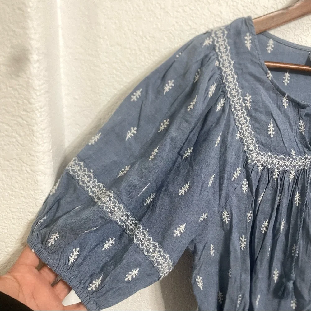 Old Navy Womens Shirt Blouse Blue White Peasant Floral Embroidered Size Medium